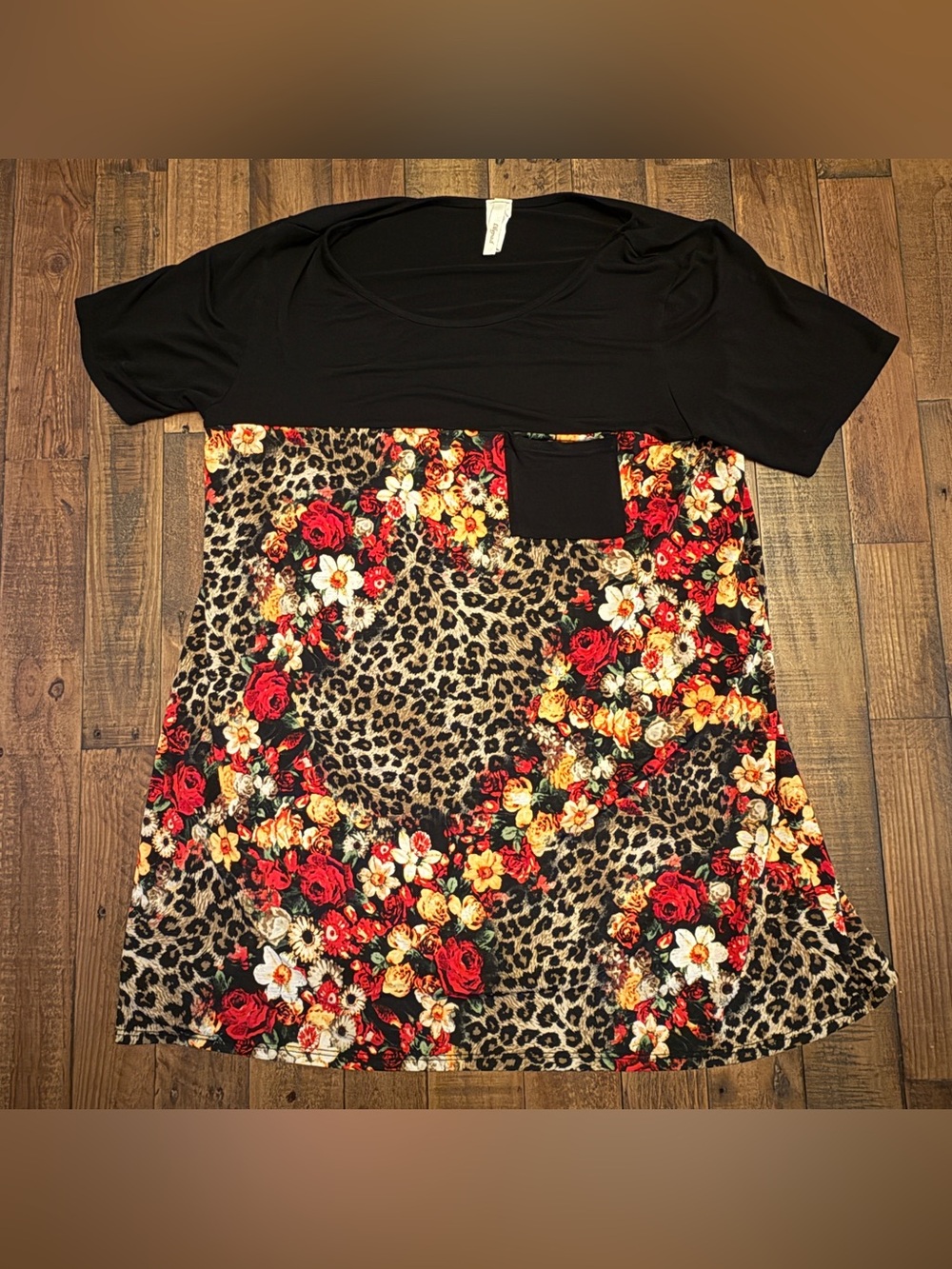 Women’s Lilypad 2X Black & Floral Leopard Print Tunic Top